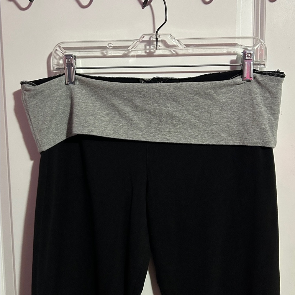 Victoria’s Secret fold over yoga pants - Picture 5 of 6